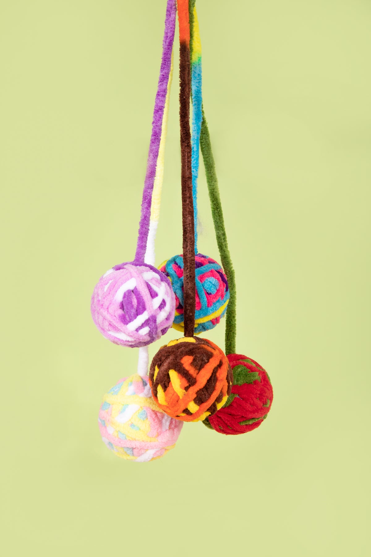 HiDREAM Handcrafted Fuzzy Yarn Ball Cat Toy with Bell 9-Pcs