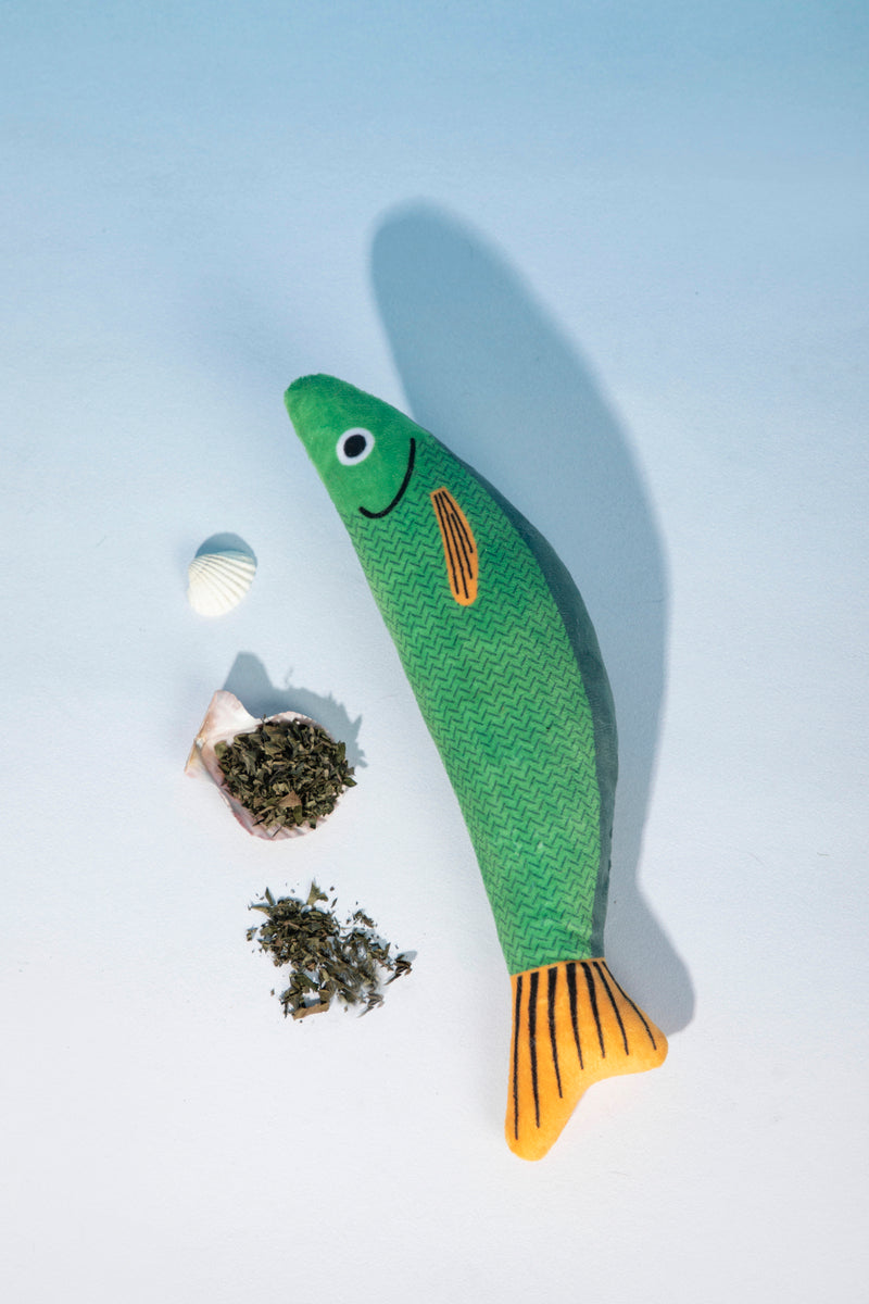 HiDREAM Big Knife Fish Catnip Toy With Bell