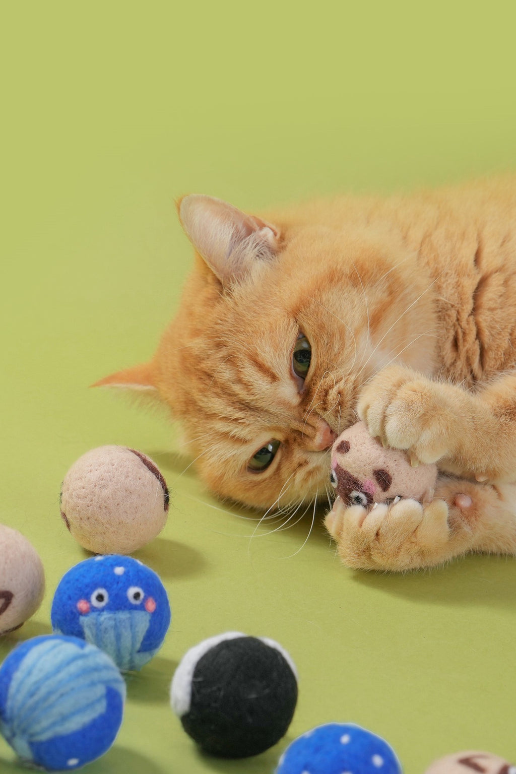 FurryBum Handmade Wool Interactive Cat Ball Toy Set 4 Packs